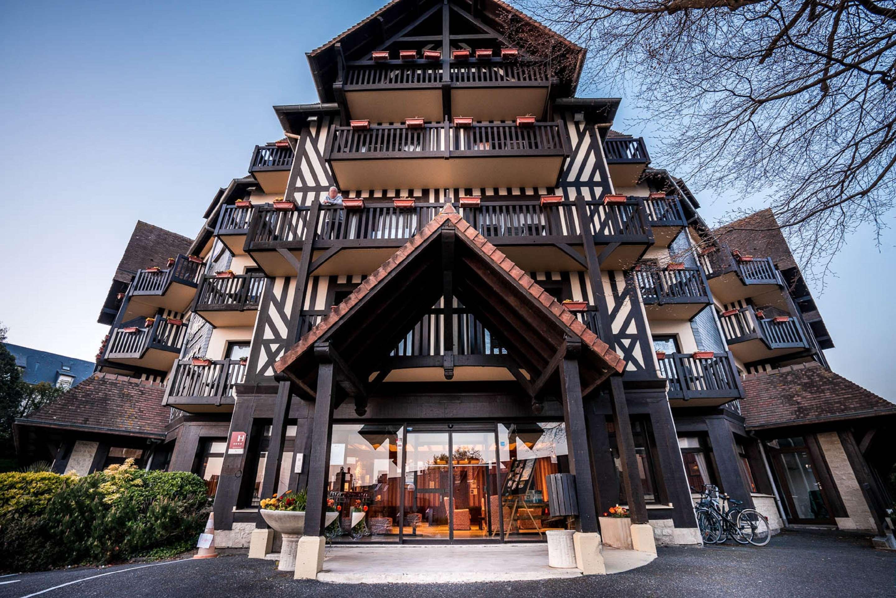 Best Western Plus Hostellerie Du Vallon Trouville-sur-Mer Exterior photo
