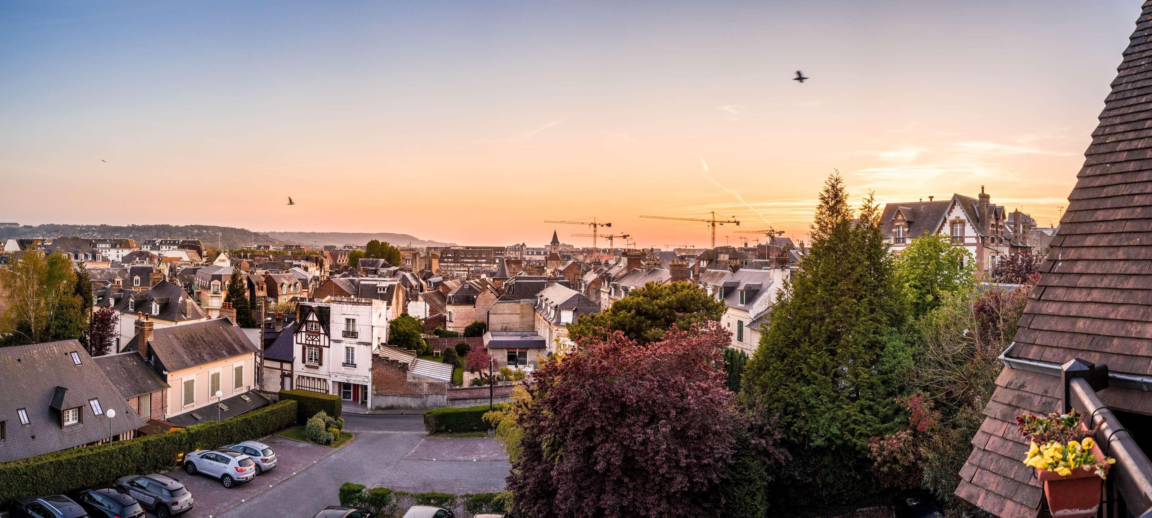 Best Western Plus Hostellerie Du Vallon Trouville-sur-Mer Exterior photo