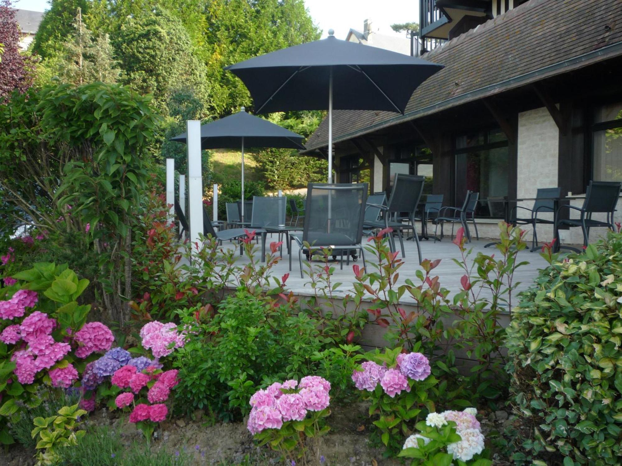 Best Western Plus Hostellerie Du Vallon Trouville-sur-Mer Exterior photo