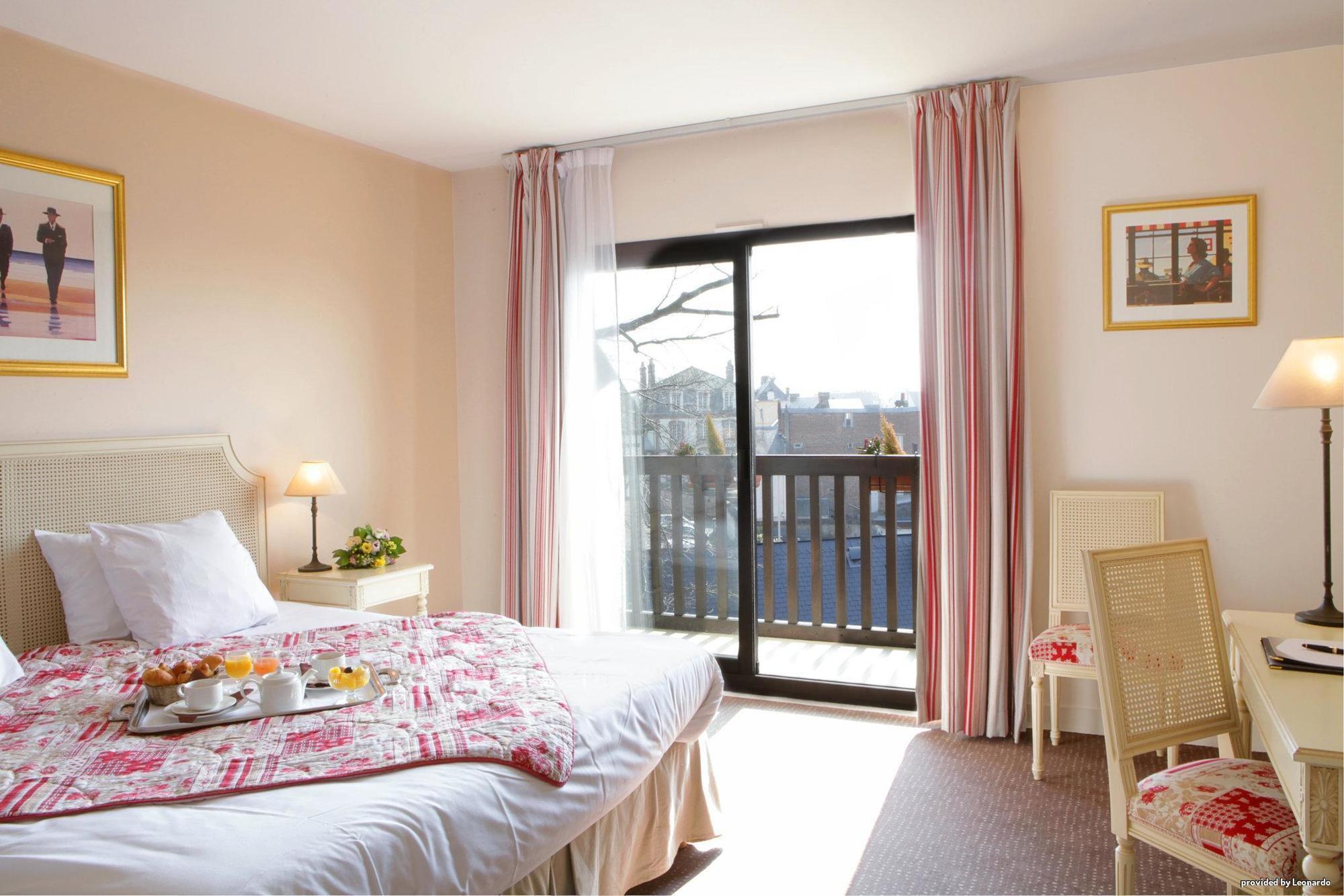 Best Western Plus Hostellerie Du Vallon Trouville-sur-Mer Room photo
